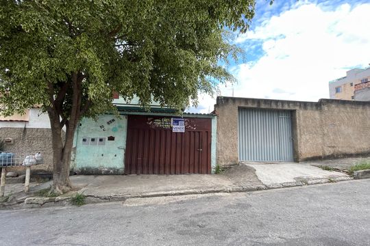 placa Instalada no portão tamanho grande com o código RVRC-195. no dia 08-09-2026 de casa à venda com 3 quartos, 50m² em Santa Cruz Industrial, Contagem