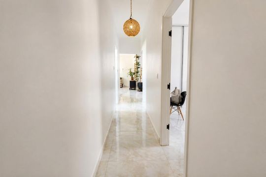 Corredor de apartamento para alugar com 2 quartos, 90m² em Campo Grande, Santos