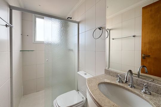 Banheiro - Suíte 1 de apartamento para alugar com 3 quartos, 158m² em Vila Goncalves, São Bernardo do Campo