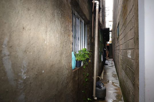 Corredor de casa para alugar com 2 quartos, 70m² em Conjunto Habitacional A. E. Carvalho, São Paulo