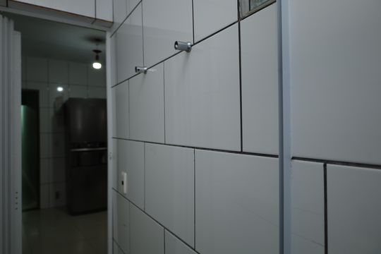 Banheiro de casa para alugar com 2 quartos, 70m² em Conjunto Habitacional A. E. Carvalho, São Paulo