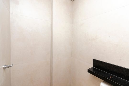 Banheiro de kitnet/studio para alugar com 1 quarto, 24m² em Santo Amaro, São Paulo