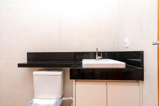 Banheiro de kitnet/studio para alugar com 1 quarto, 30m² em Santo Amaro, São Paulo