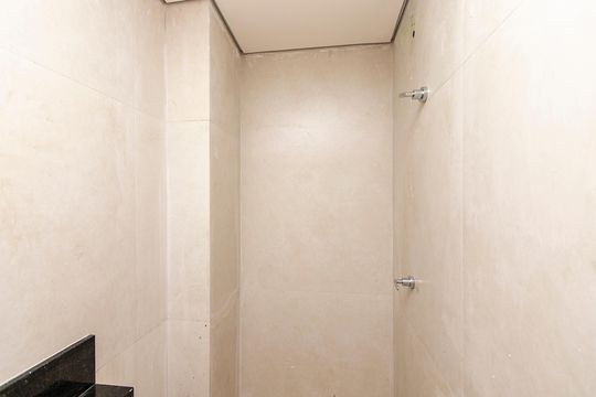 Banheiro de kitnet/studio para alugar com 1 quarto, 24m² em Santo Amaro, São Paulo