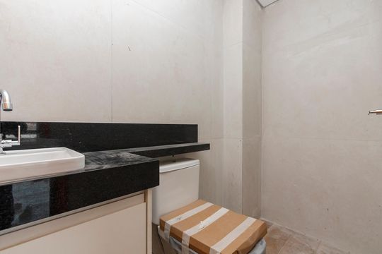 Banheiro de kitnet/studio para alugar com 1 quarto, 24m² em Santo Amaro, São Paulo