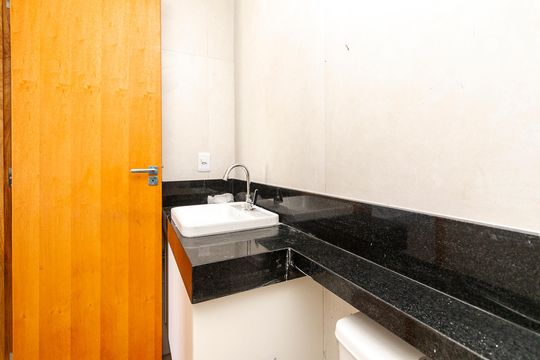 Banheiro de kitnet/studio para alugar com 1 quarto, 24m² em Santo Amaro, São Paulo