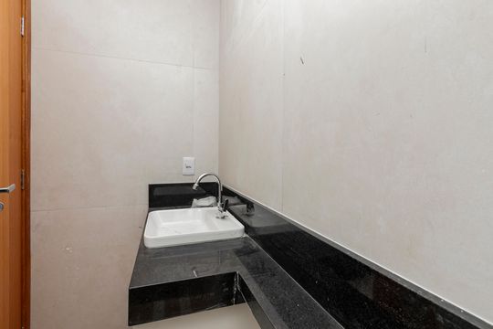 Banheiro de kitnet/studio para alugar com 1 quarto, 24m² em Santo Amaro, São Paulo