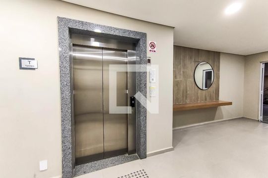 Hall de apartamento para alugar com 2 quartos, 42m² em Vila Plana, São Paulo