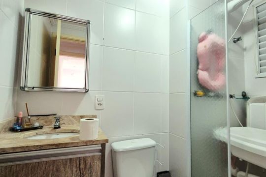 Banheiro de apartamento à venda com 2 quartos, 53m² em Km 18, Osasco