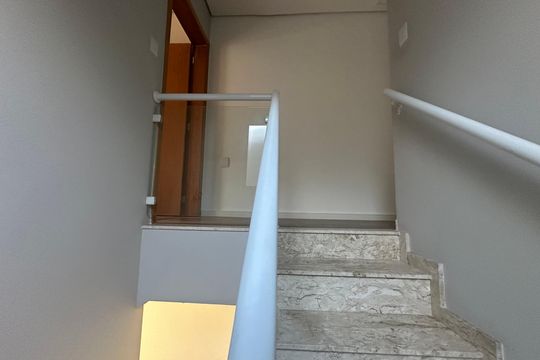 Escada de casa à venda com 5 quartos, 289m² em Jardim Maria Helena, Barueri