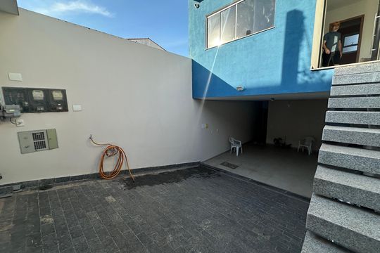Garagem de casa para alugar com 4 quartos, 150m² em Jardim Maria Helena, Barueri