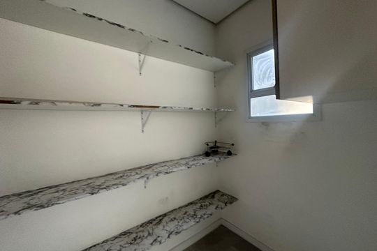 Despensa de casa para alugar com 4 quartos, 150m² em Jardim Maria Helena, Barueri