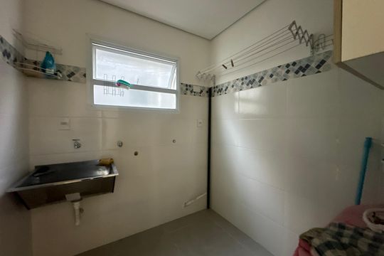 Área de Serviço de casa para alugar com 4 quartos, 150m² em Jardim Maria Helena, Barueri