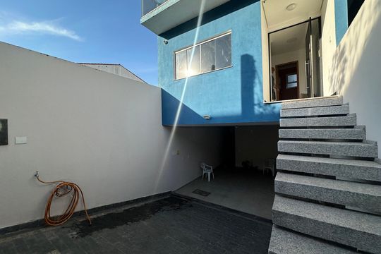 Garagem de casa para alugar com 4 quartos, 150m² em Jardim Maria Helena, Barueri