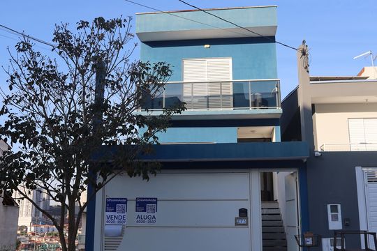 Fachada de casa para alugar com 4 quartos, 150m² em Jardim Maria Helena, Barueri