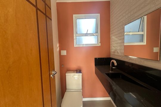Lavabo de casa para alugar com 4 quartos, 150m² em Jardim Maria Helena, Barueri