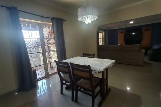 Sala de casa para alugar com 3 quartos, 250m² em Jardim Independência, Campinas