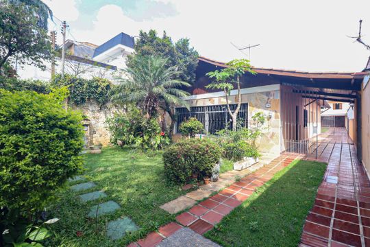 Garagem de casa para alugar com 4 quartos, 560m² em Vila Albertina, São Paulo