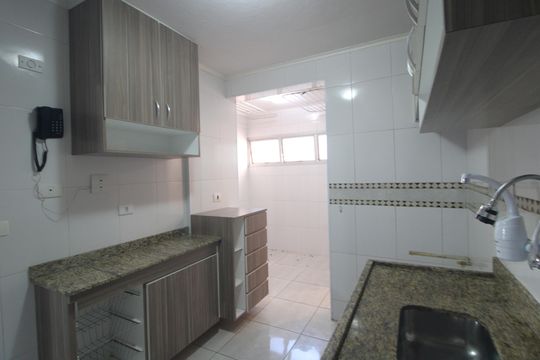 Cozinha de apartamento para alugar com 3 quartos, 63m² em Jardim Taquaral, São Paulo