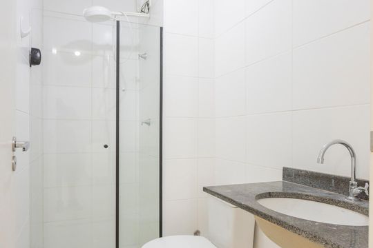 Banheiro de apartamento para alugar com 2 quartos, 34m² em Jurubatuba, São Paulo