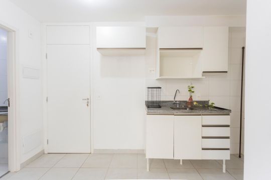 Cozinha de apartamento para alugar com 2 quartos, 34m² em Jurubatuba, São Paulo