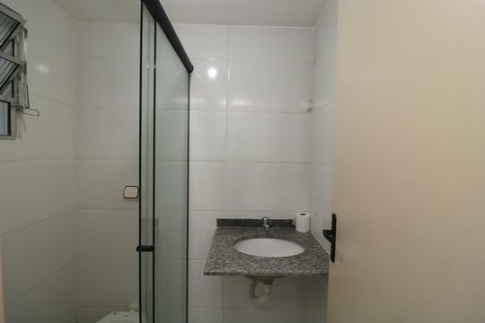 Banheiro de casa para alugar com 2 quartos, 53m² em Vila Bela, São Paulo
