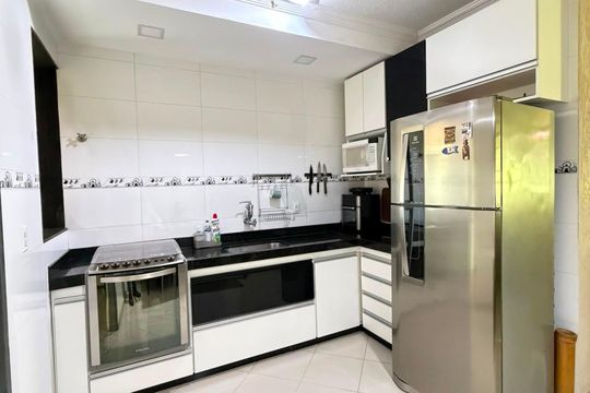 Cozinha e Área de Serviço de casa de condomínio à venda com 2 quartos, 77m² em Darcy Vargas, Belo Horizonte