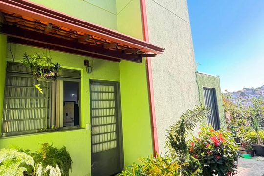 Fachada de casa de condomínio à venda com 2 quartos, 77m² em Darcy Vargas, Belo Horizonte