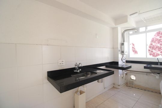 Cozinha de apartamento para alugar com 2 quartos, 45m² em Pechincha, Rio de Janeiro