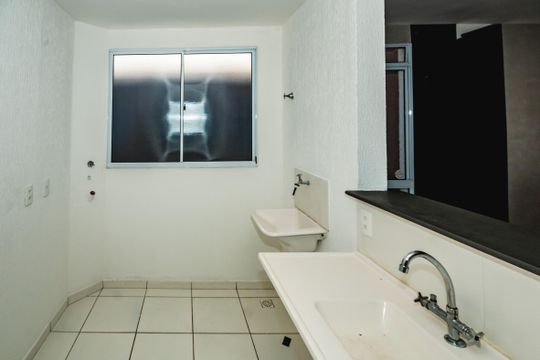Cozinha e Área de Serviço de apartamento à venda com 2 quartos, 44m² em Vila Esportiva, Vespasiano