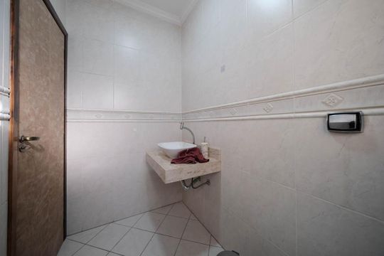Lavabo de casa para alugar com 4 quartos, 300m² em Jardim Triana, São Paulo