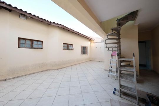 Área externa de casa para alugar com 4 quartos, 300m² em Jardim Triana, São Paulo