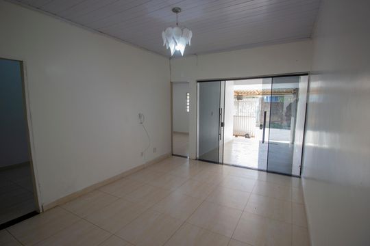 Sala de casa para alugar com 3 quartos, 150m² em Taquatinga Norte, Brasília