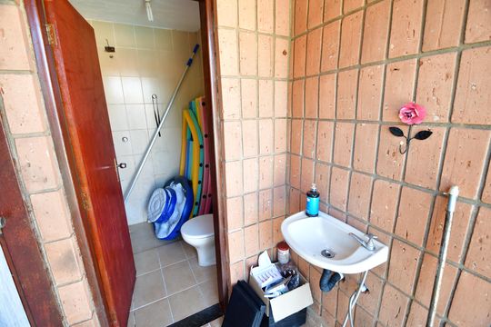 Banheiro de serviço de casa para alugar com 3 quartos, 160m² em Cidade Universitária, Campinas