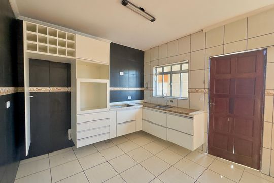 Cozinha de casa para alugar com 3 quartos, 70m² em Cidade Martins, Guarulhos