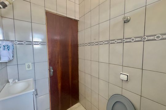 Banheiro 2 de casa para alugar com 3 quartos, 70m² em Cidade Martins, Guarulhos