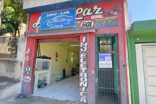 Placa instalada na fachada do imóvel de casa para alugar com 3 quartos, 70m² em Cidade Martins, Guarulhos