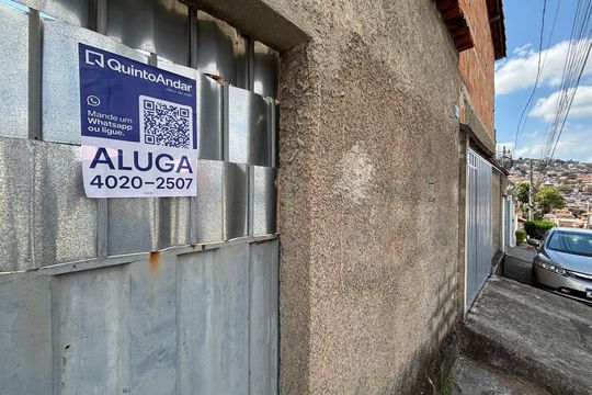 Fachada de casa para alugar com 2 quartos, 46m² em Jardim dos Comerciários, Belo Horizonte