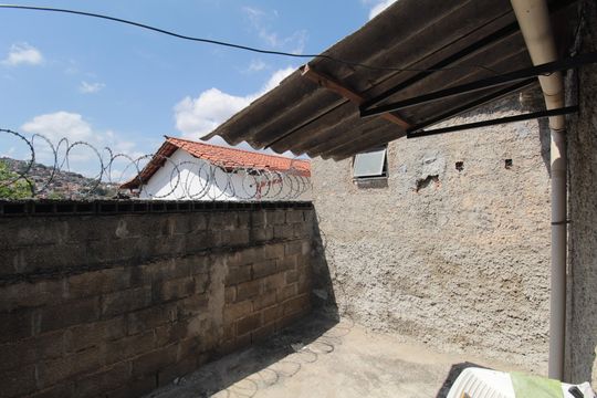 Quintal de casa para alugar com 2 quartos, 46m² em Jardim dos Comerciários, Belo Horizonte