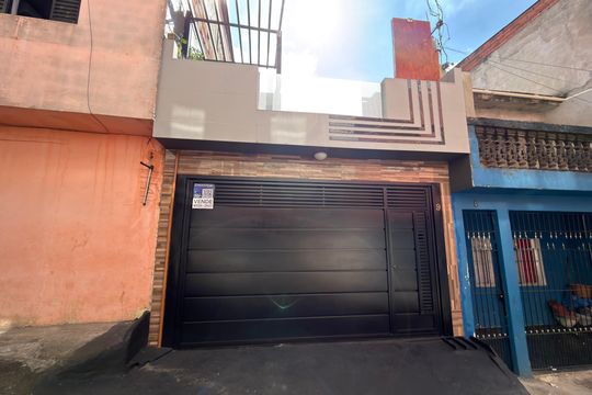 Fachada de casa à venda com 1 quarto, 50m² em Alves Dias, São Bernardo do Campo