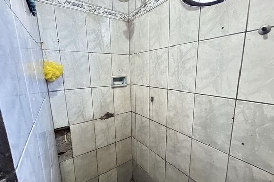 Banheiro de casa para alugar com 2 quartos, 51m² em Deodoro, Rio de Janeiro