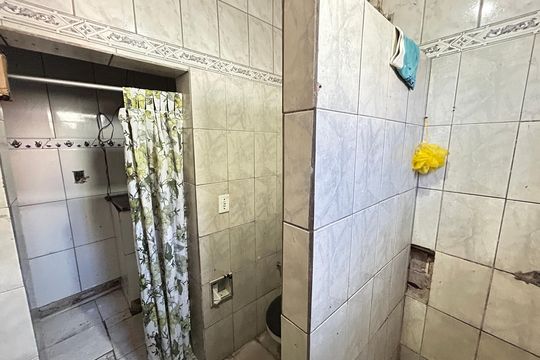 Banheiro de casa para alugar com 2 quartos, 51m² em Deodoro, Rio de Janeiro