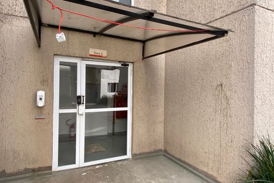 Fachada do bloco de apartamento para alugar com 2 quartos, 42m² em Jardim Boa Vista (zona Oeste), Osasco