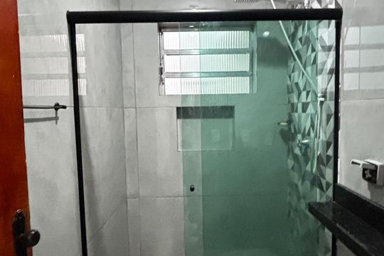 Banheiro de casa para alugar com 2 quartos, 90m² em Jardim Santo André, Santo André