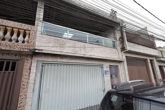 Fachada de casa para alugar com 1 quarto, 70m² em Jardim Santo André, Santo André