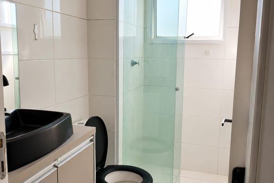 Banheiro de apartamento para alugar com 2 quartos, 55m² em Jardim Rodrigues Alves, Ferraz de Vasconcelos