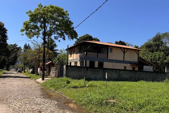 Fachada de casa de condomínio à venda com 4 quartos, 490m² em Vargem Grande, Rio de Janeiro