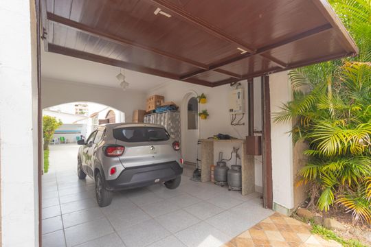 Garagem de casa à venda com 4 quartos, 291m² em Harmonia, Canoas