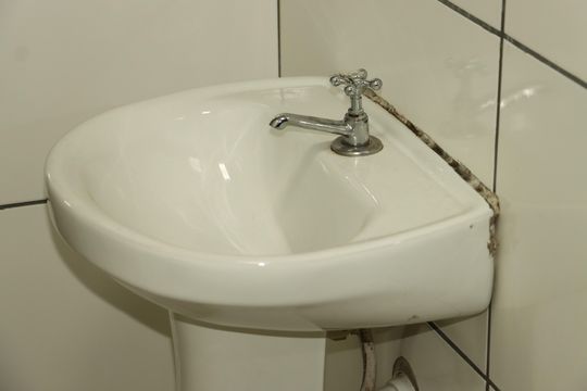 Banheiro social de casa para alugar com 1 quarto, 30m² em Jardim Nove de Julho, São Paulo