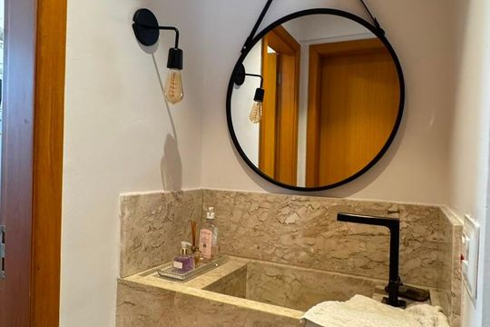 Banheiro social de apartamento à venda com 2 quartos, 74m² em Carmo, Belo Horizonte